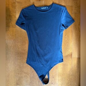 Abercrombie & Fitch Navy Short Sleeve Bodysuit Tee Size Medium 🦋
